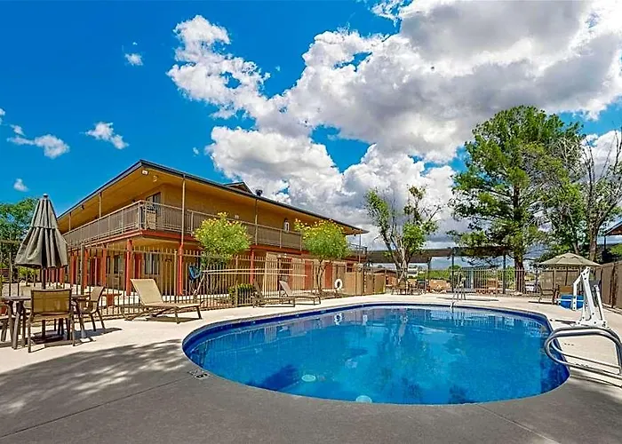 Western Hotel 3*